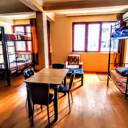 Masala Hostel Batumi Esterno foto