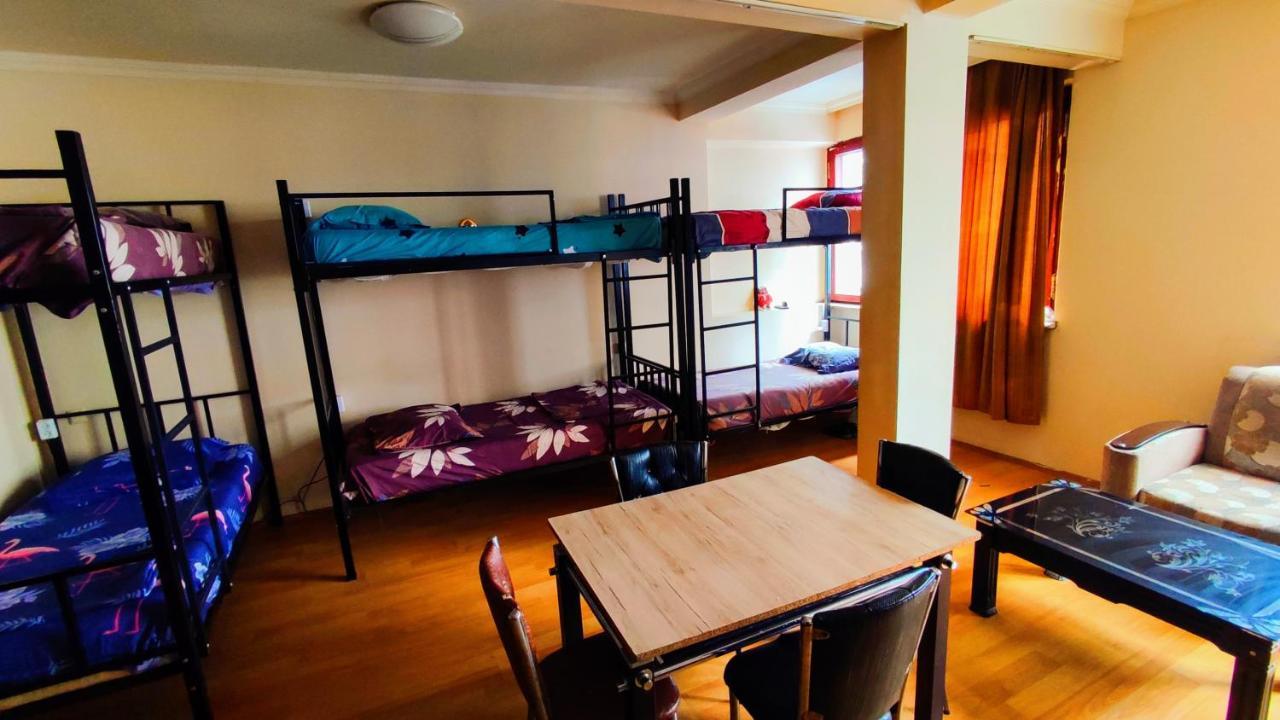 Masala Hostel Batumi Esterno foto