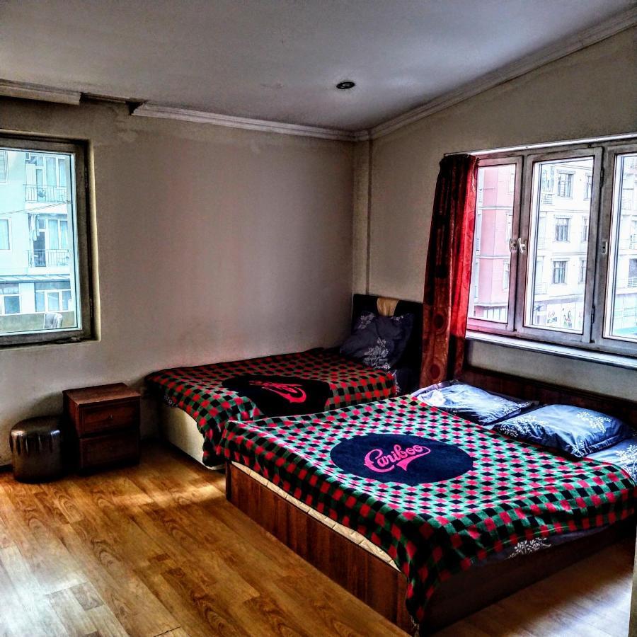 Masala Hostel Batumi Esterno foto