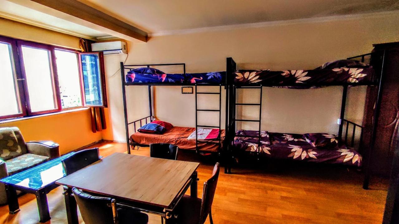 Masala Hostel Batumi Esterno foto
