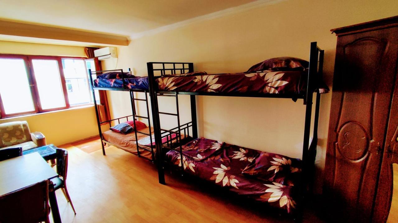 Masala Hostel Batumi Esterno foto